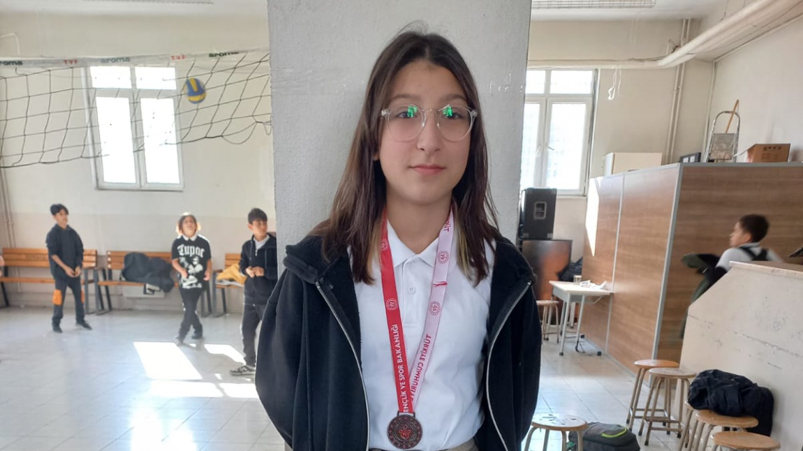 Öğrencimiz Ecrin BADAN, Eskişehir Okullararası Yıldız Kızlar Taekwondo müsabakasında 3. Olmuştur. Kendisini ve emeği geçen herkesi tebrik ediyoruz..